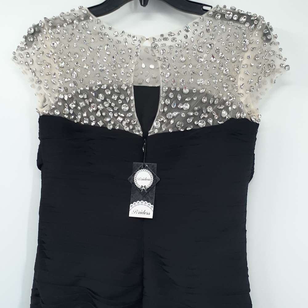 BRIDESS Scoop Neck Ruched Sheath Dress - Picture 8 of 12